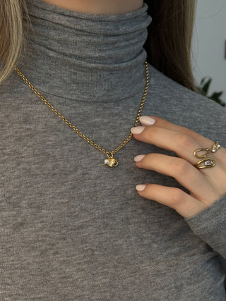 Charm Detaylı Kolye